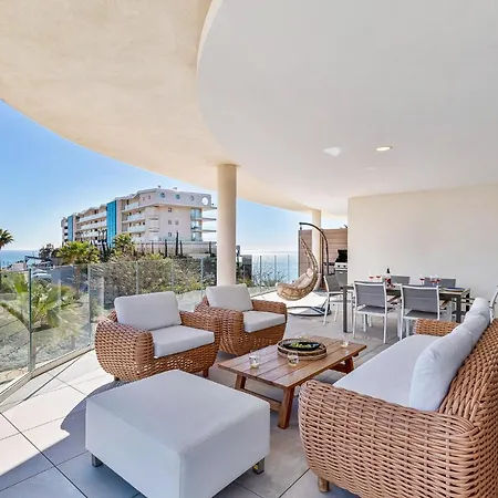 Apartment Lovely 3 Bedroom Next To Higueron Area. *
