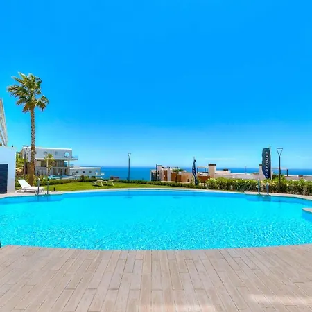 Lovely 3 Bedroom Next To Higueron Area. Apartment *