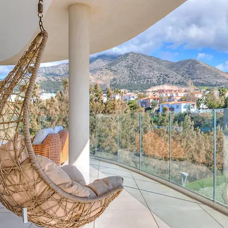 Apartment Lovely 3 Bedroom Next To Higueron Area. *
